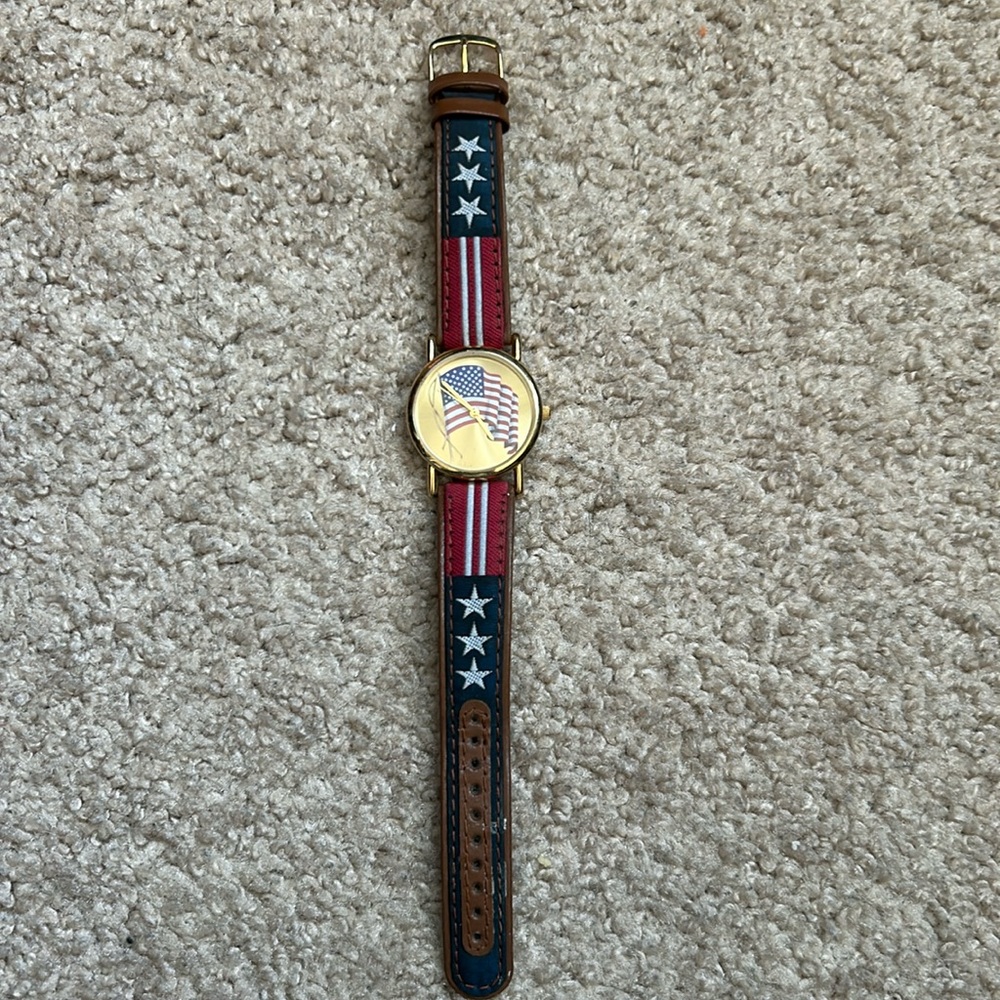 Valdawn men’s vintage genuine leather‎ gold tone american flag adjustable watch